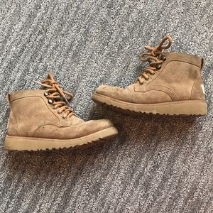 Kids uggs size 1- gender neutral